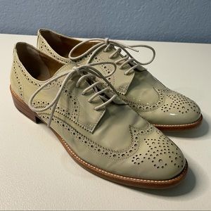 Banana Republic Cream Tan Oxfords